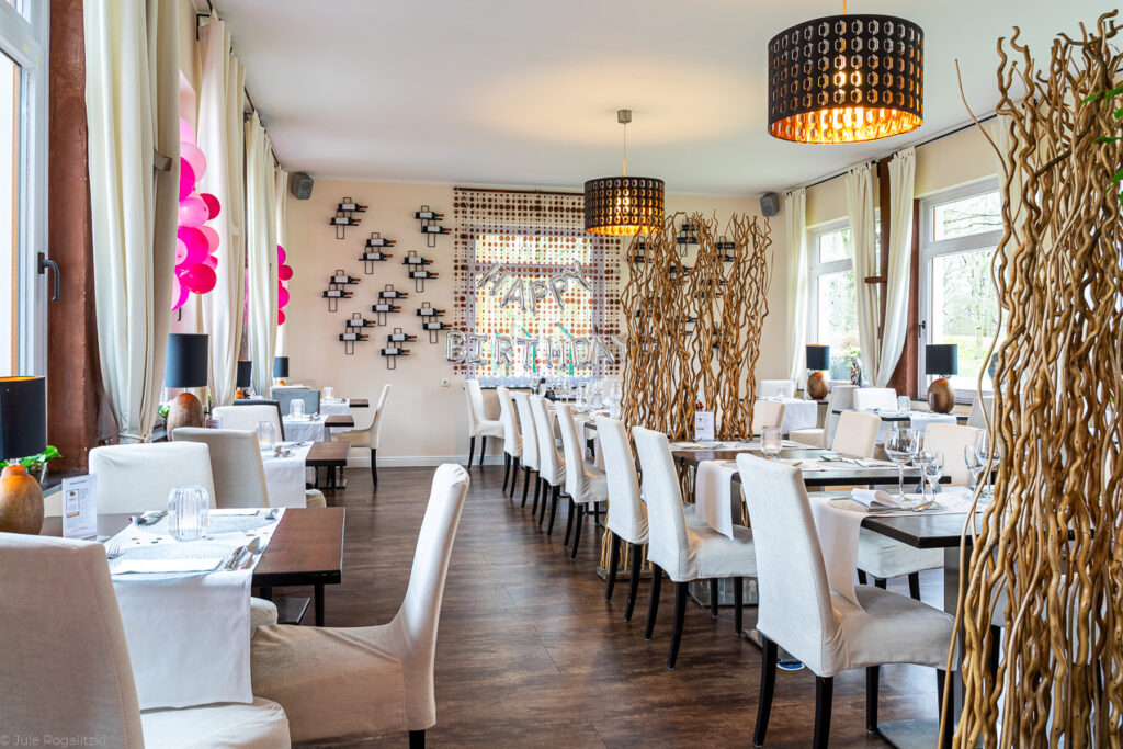 Festlich gedeckte Tafel im Piccolino